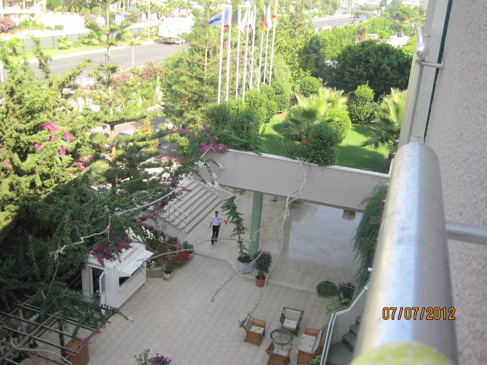 Hotteleingang Aska Hotel Just in Beach