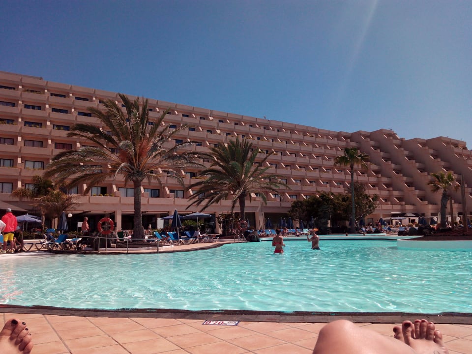 Piscina de agua salda Hotel Grand Teguise Playa