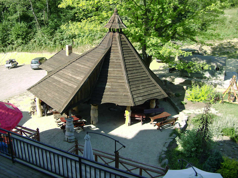 Widok z balkonu na altane Hotel Skalny Spa Bieszczady