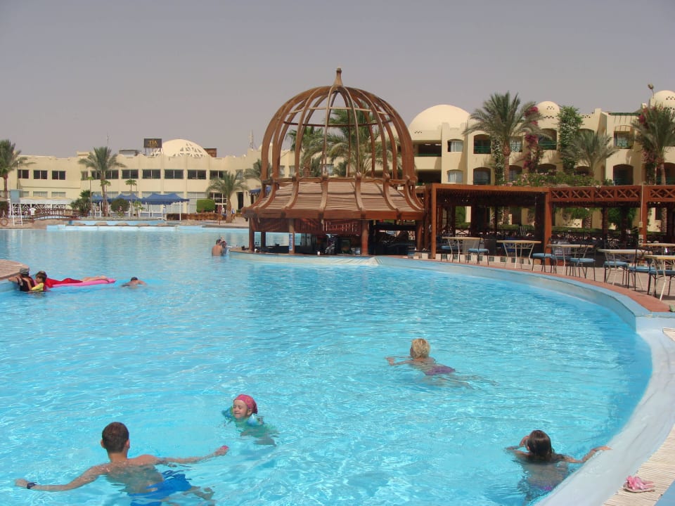 Бар в бассейне Xanadu Club Makady Bay