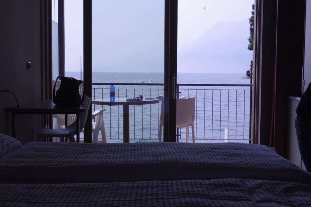 Traumhafter Ausblick vom Zimmer auf den Gardasee Ambienthotel Spiaggia