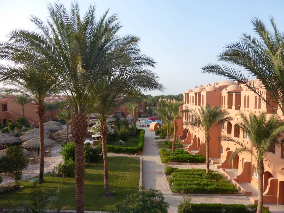 Blick auf die Anlage Jaz Makadi Oasis Resort
