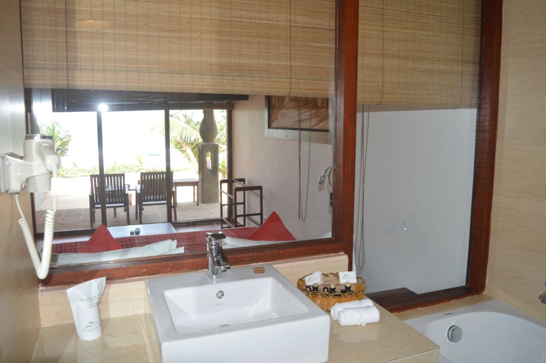 Vom Bad aufs Meer schauen The Beach Cabanas Retreat &Spa