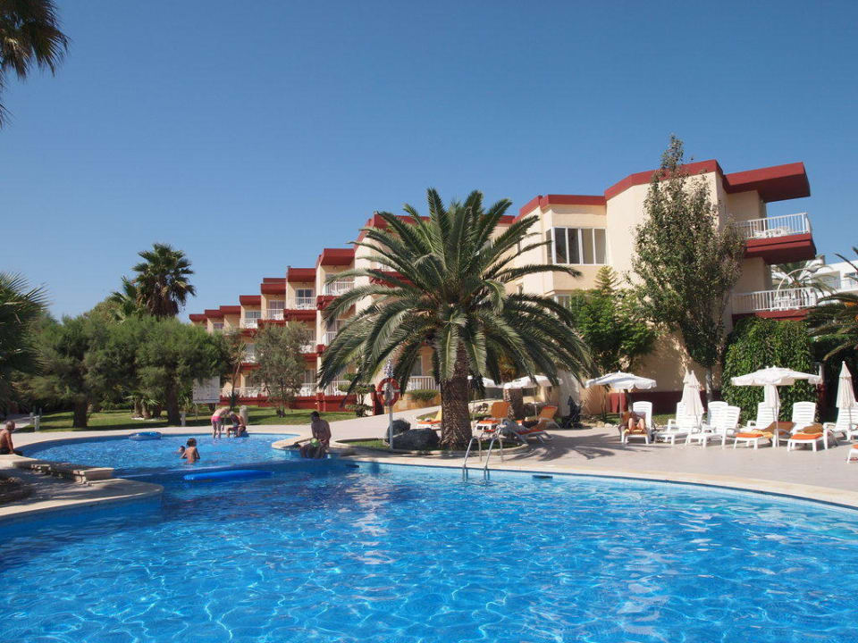 Blick vom kleinen Pool auf das Familienzimmer-Haus Iberostar Waves Playa de Muro