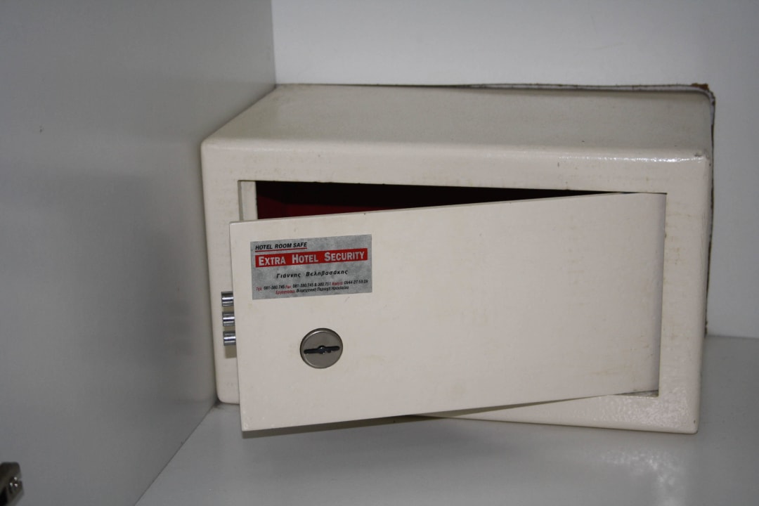 Safe Grand Hotel Holiday Resort