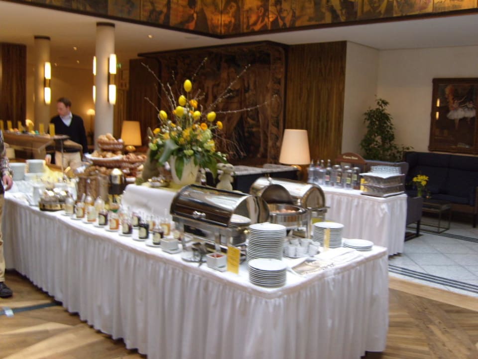 Frühstücksbuffet  Best Western Premier Grand Hotel Russischer Hof