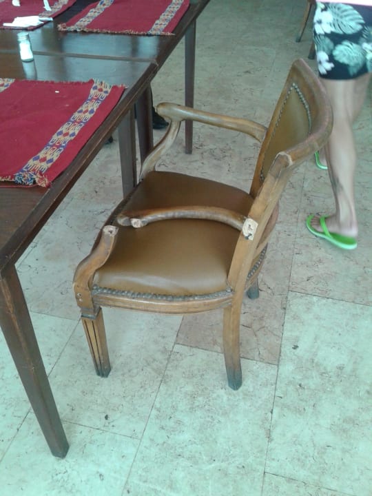 Essraum, kaputte Sessel Regina Resort and Aqua Park Hurghada