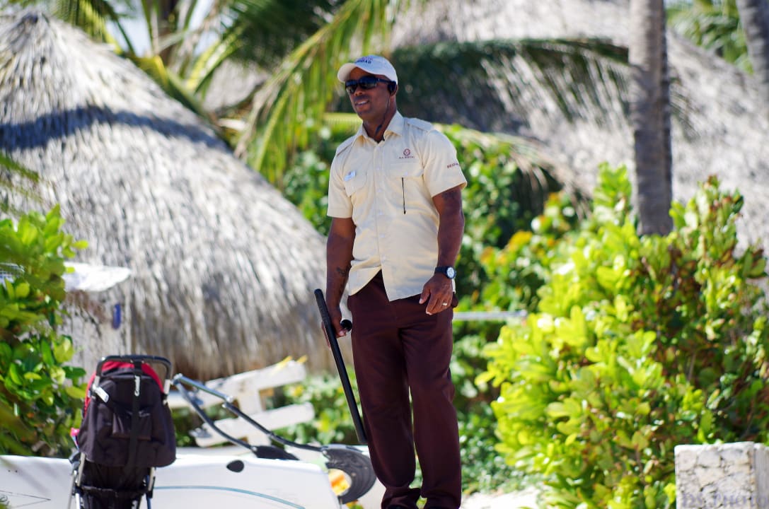 Die Security bewacht den Strand sehr gut Majestic Colonial Punta Cana