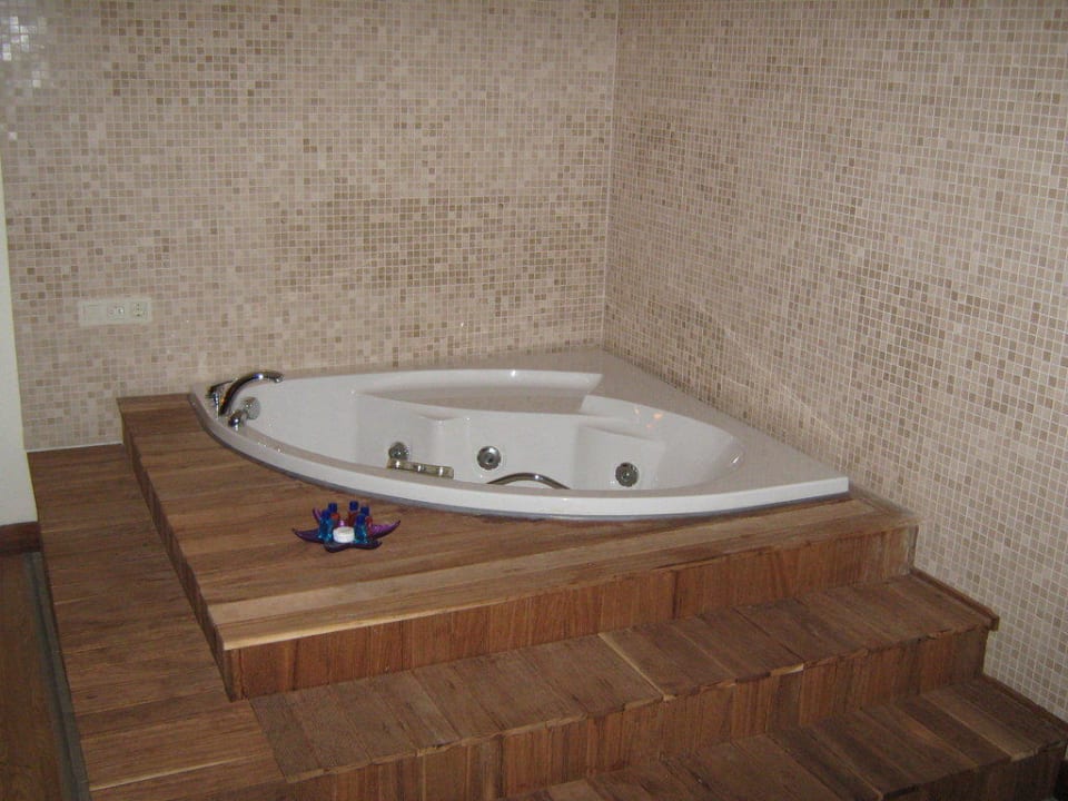 Whirlpool in der Suite Seaden Sea World Resort & Spa