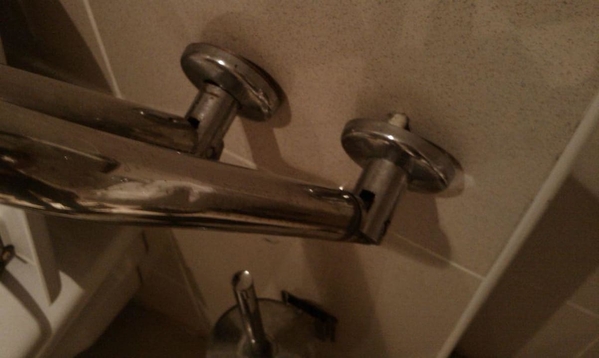 Haltegriff im Behinderten-WC der Lobby Le Jardin Resort