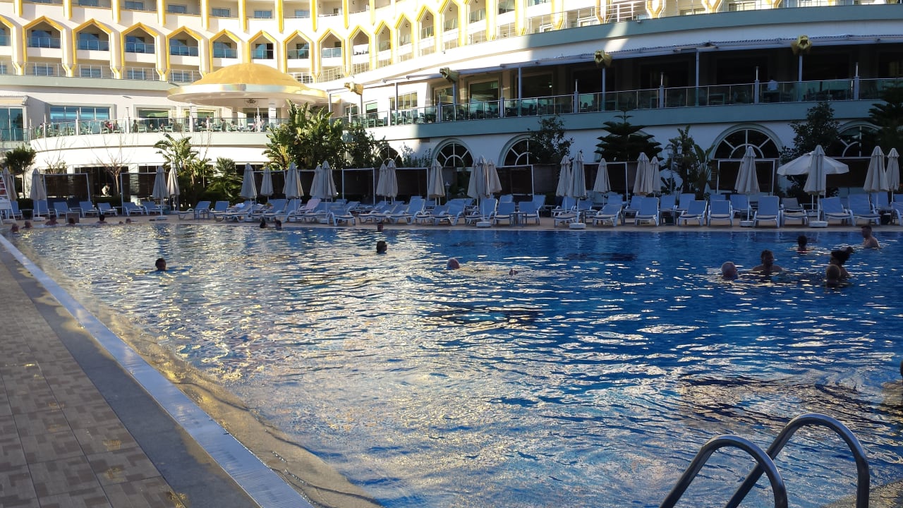 Angenehm warmer, beheizter Pool. Hotel Delphin Imperial