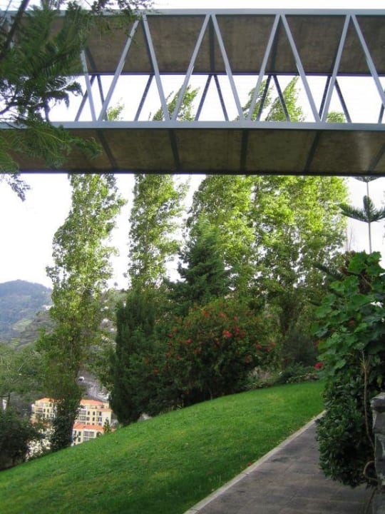 Brücke über dem Garten Hotel Estalagem da Ponta do Sol
