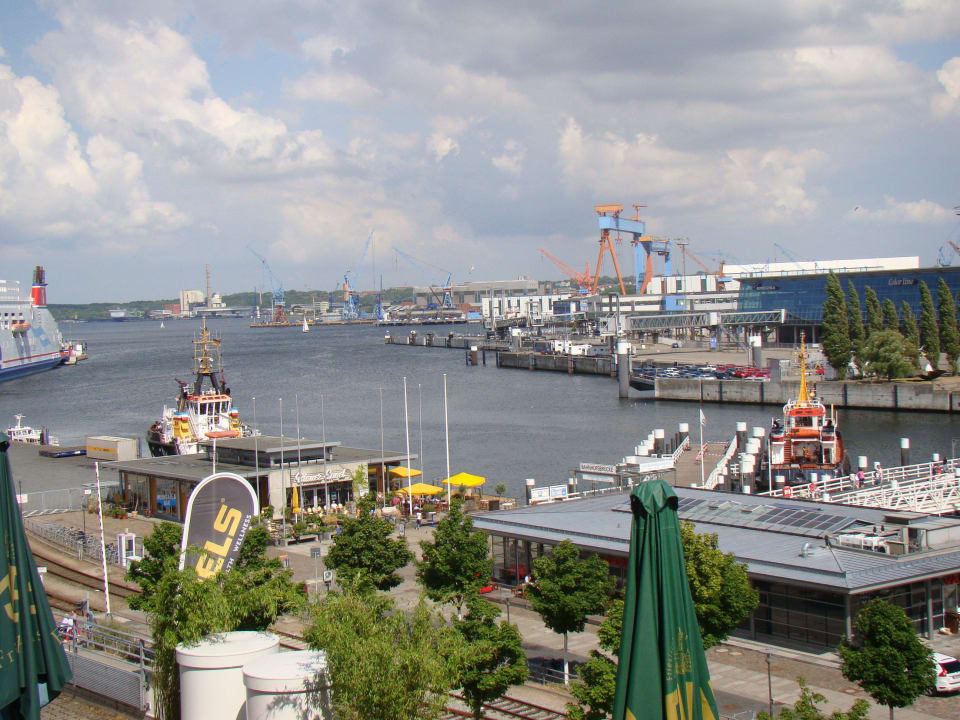 Blick auf den Hafen IntercityHotel Kiel