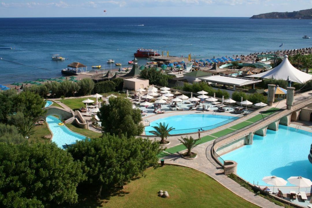 Blick auf einen der Pools Esperos Palace Resort & Spa