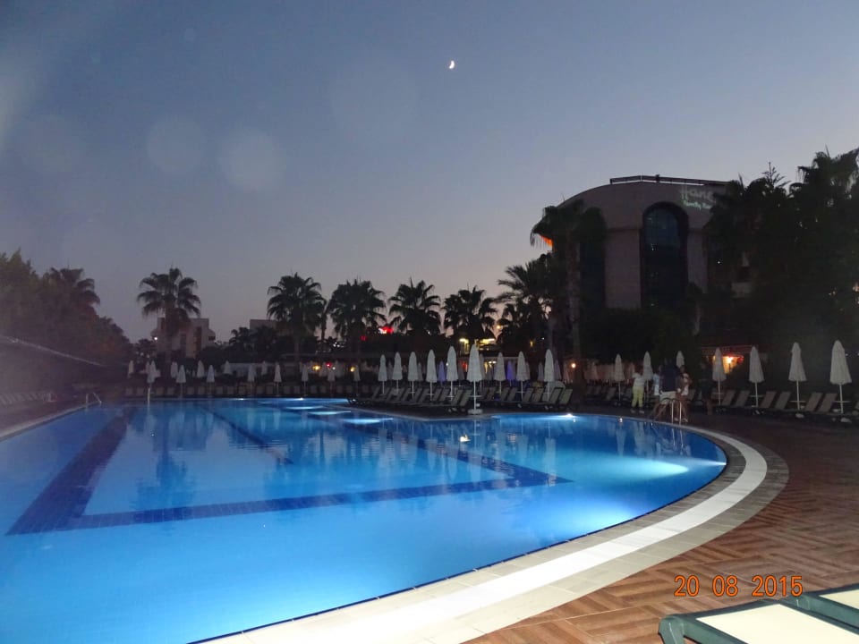 Pool am Abend !!  Hane Family Resort