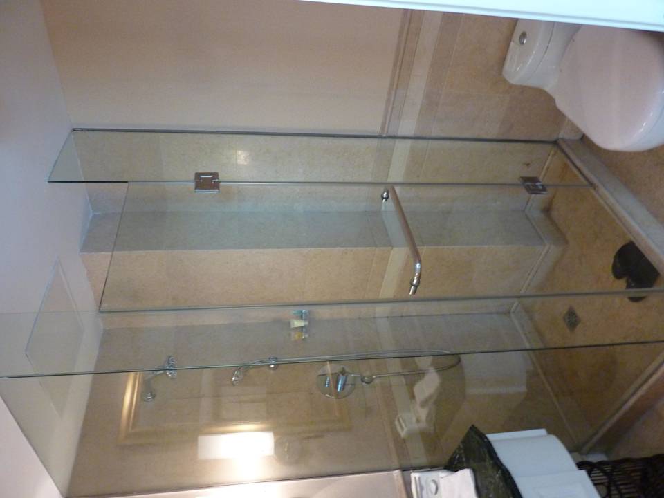 Dusche in einem der Zimmer Hotel Chateau Regency