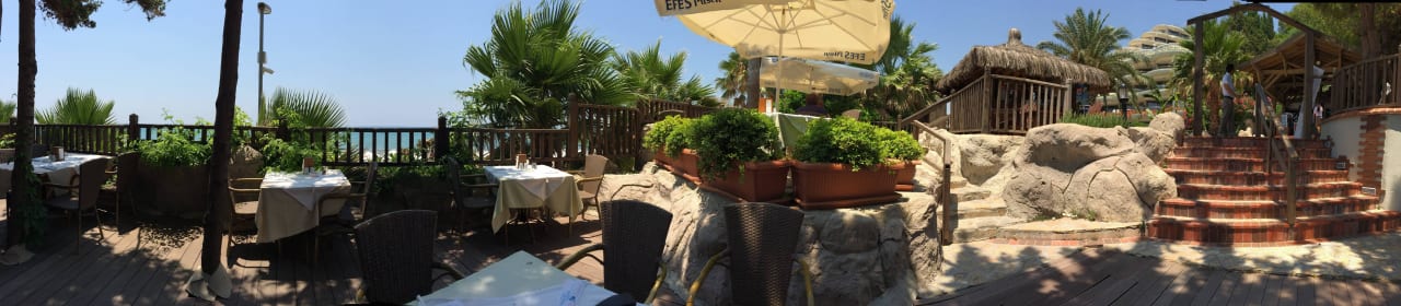 "Snackbar an der Strandpromenade " Crystal Sunrise Queen Luxury Resort