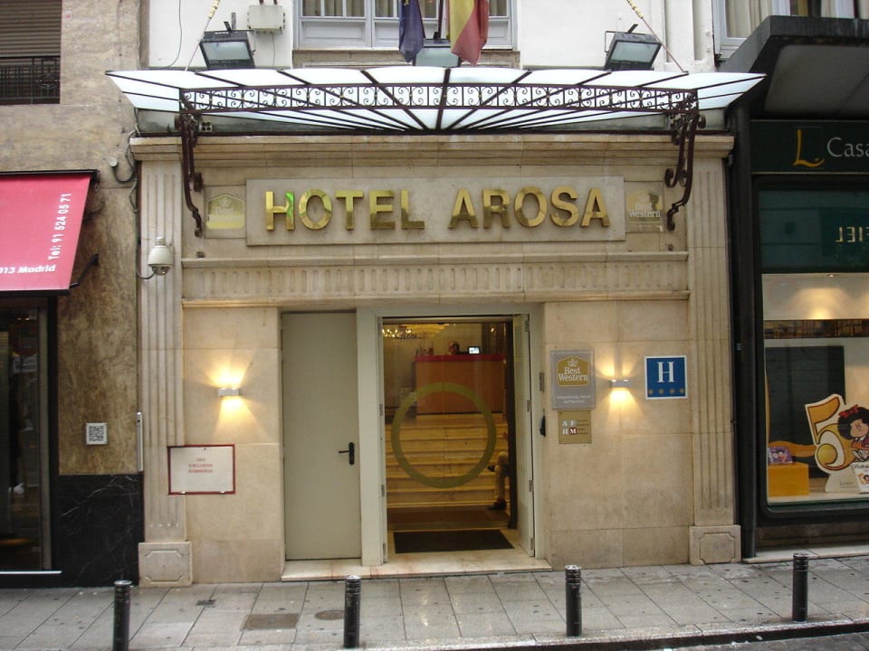 Eingang in Nebenstrasse der Gran Via Hotel Arosa