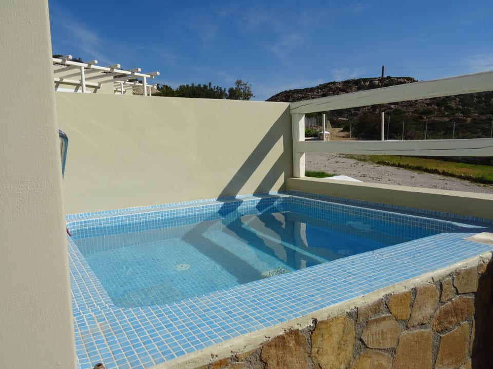 Kleiner Whirlpool Silene Villas