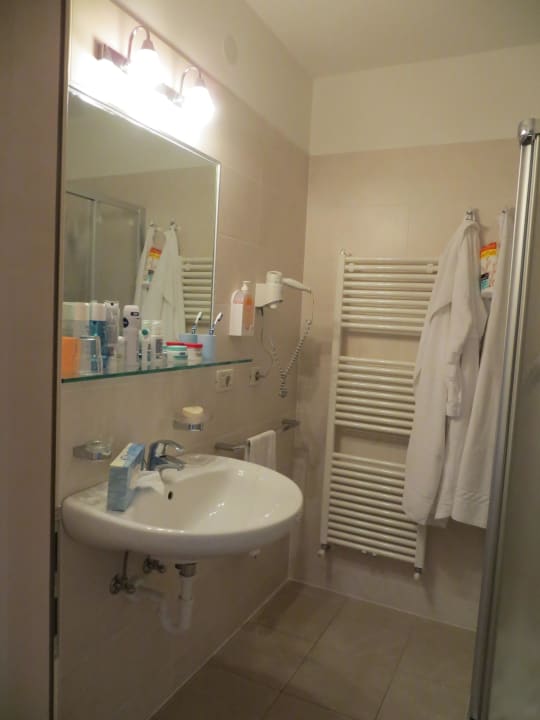 Teil des Bades Panoramazimmer Thalguter Apartments, Rooms & Breakfast