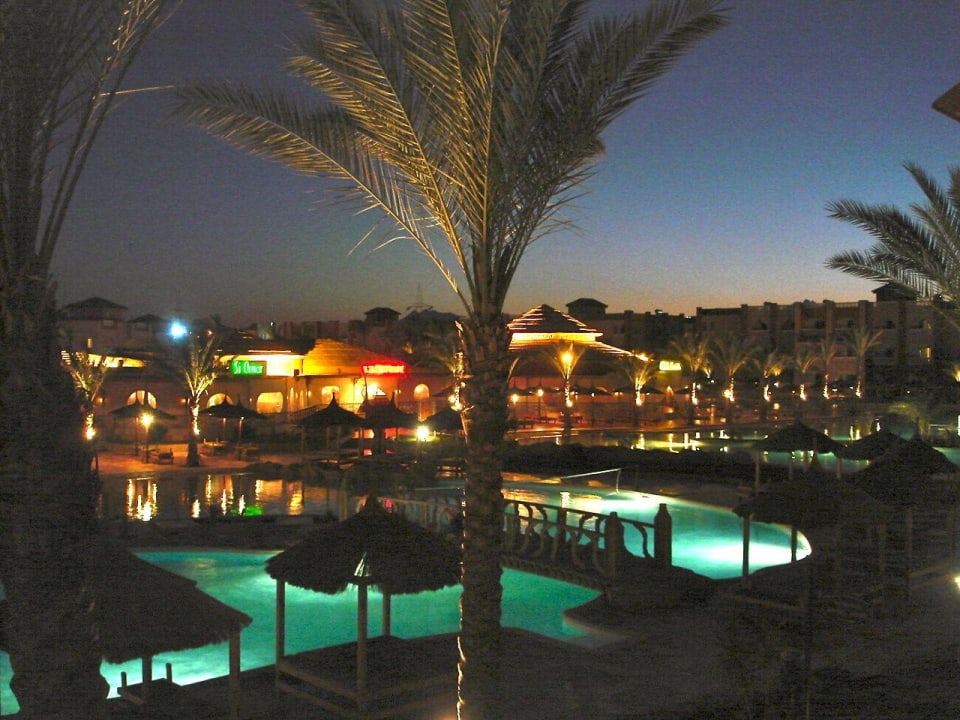 Pool bei Nacht Pickalbatros Aqua Vista Resort - Hurghada