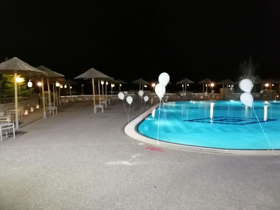 Pool Grand Blue Beach Hotel