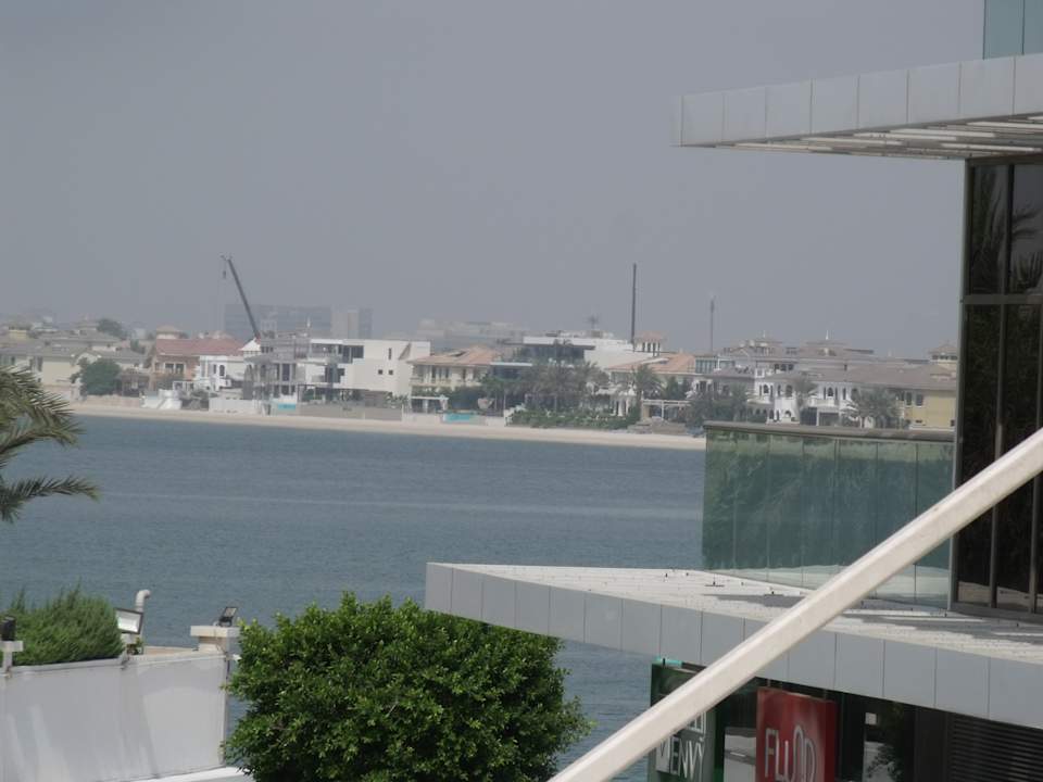 Ausblick Th8 Palm Dubai Beach Resort, Vignette Collection, an IHG Hotel