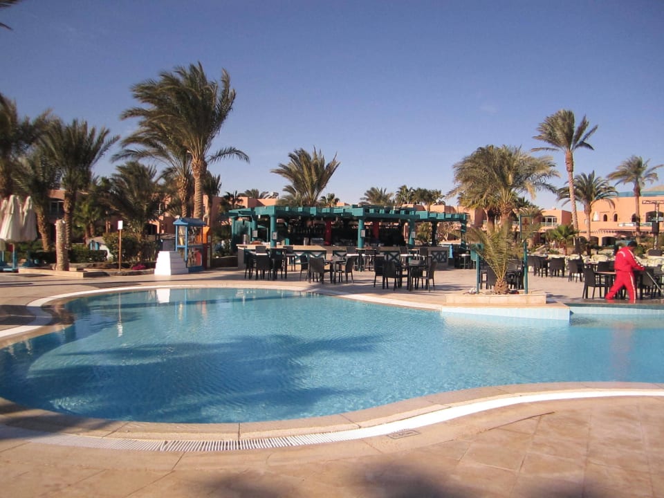 1. Pool, Blick auf die Poolbar Club Paradisio El Gouna, Red Sea