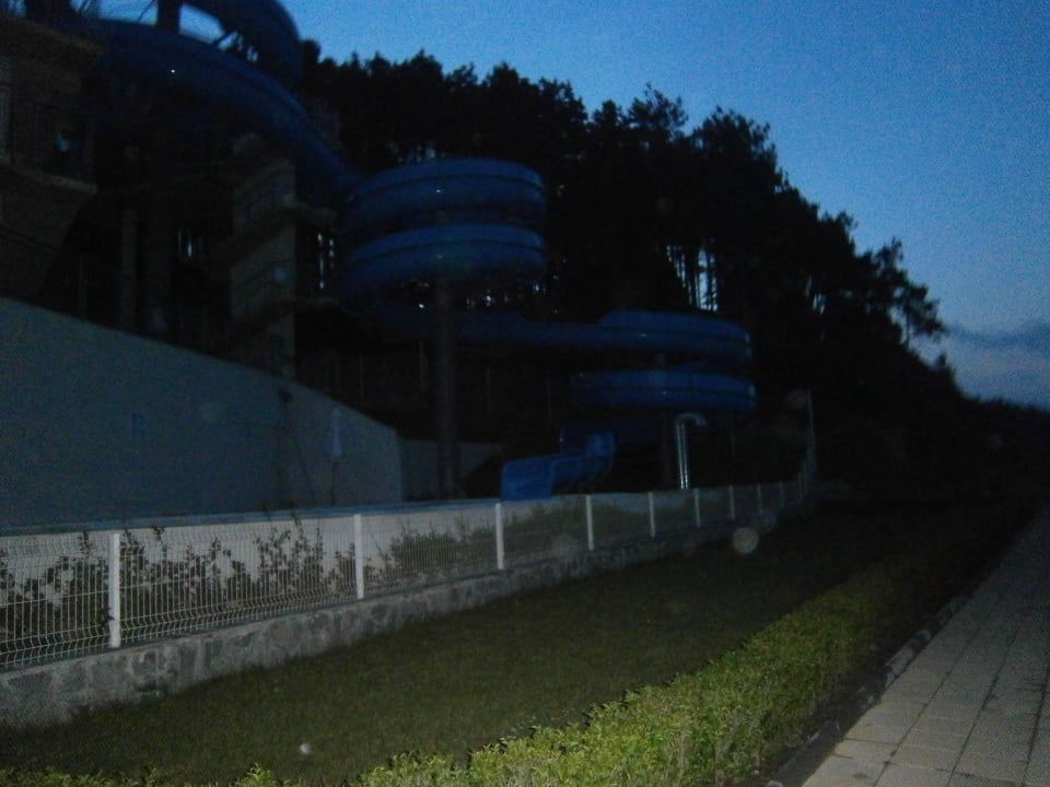 Aquapark nocą Sol Luna Bay