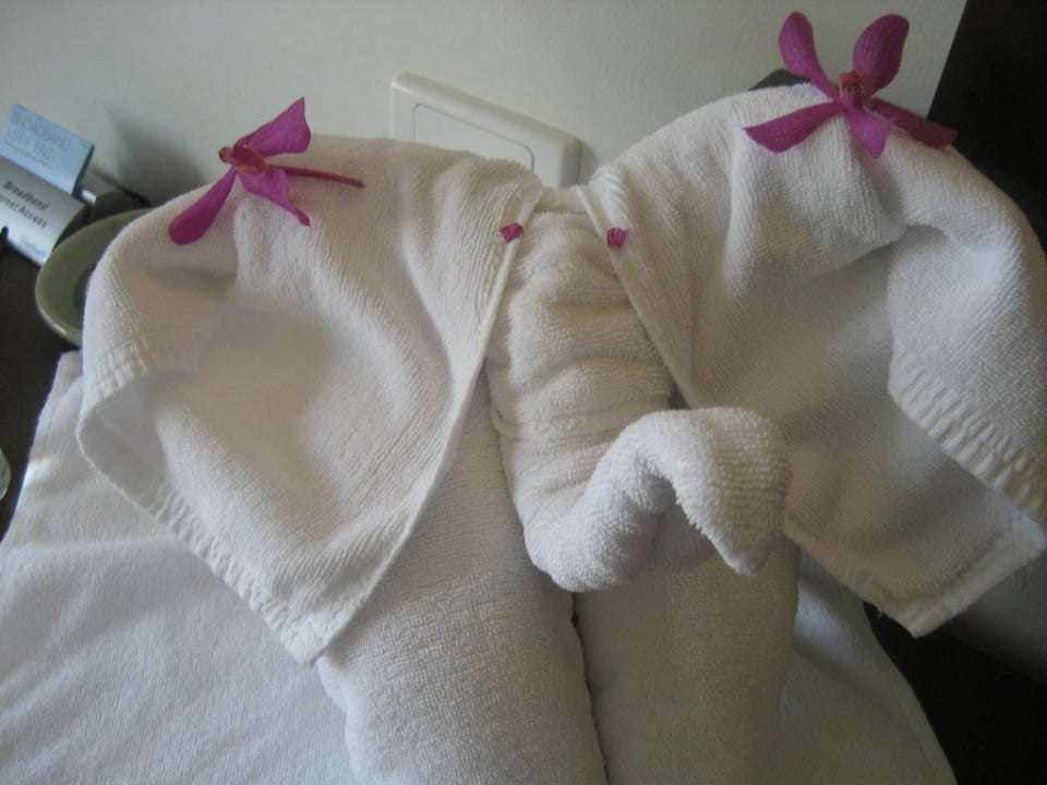 Liebevoll gefaltet Dusit Thani Krabi Beach Resort