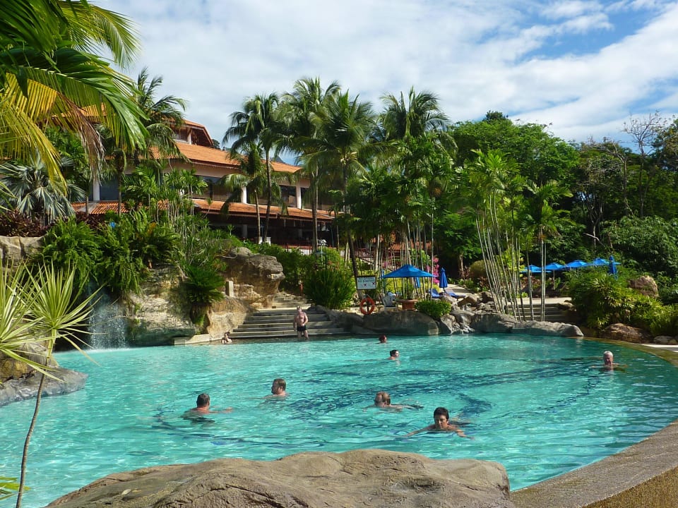 Im Hintergrund Das Restau Berjaya Langkawi Resort Burau Bay