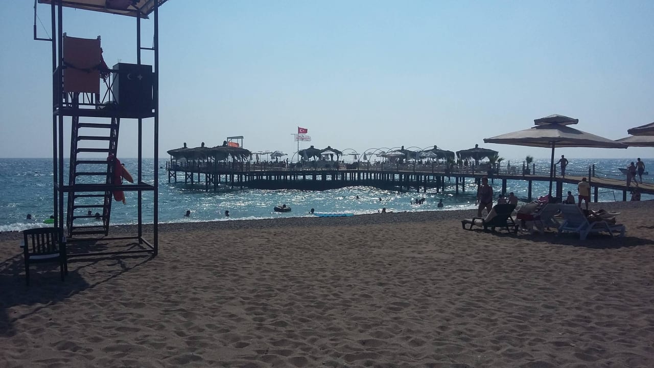 Plaża i molo Hotel Club Nena