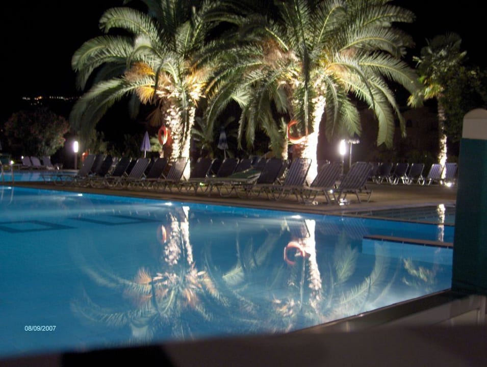 Pool bei Nacht alltoura Club Hotel Poseidon Palace