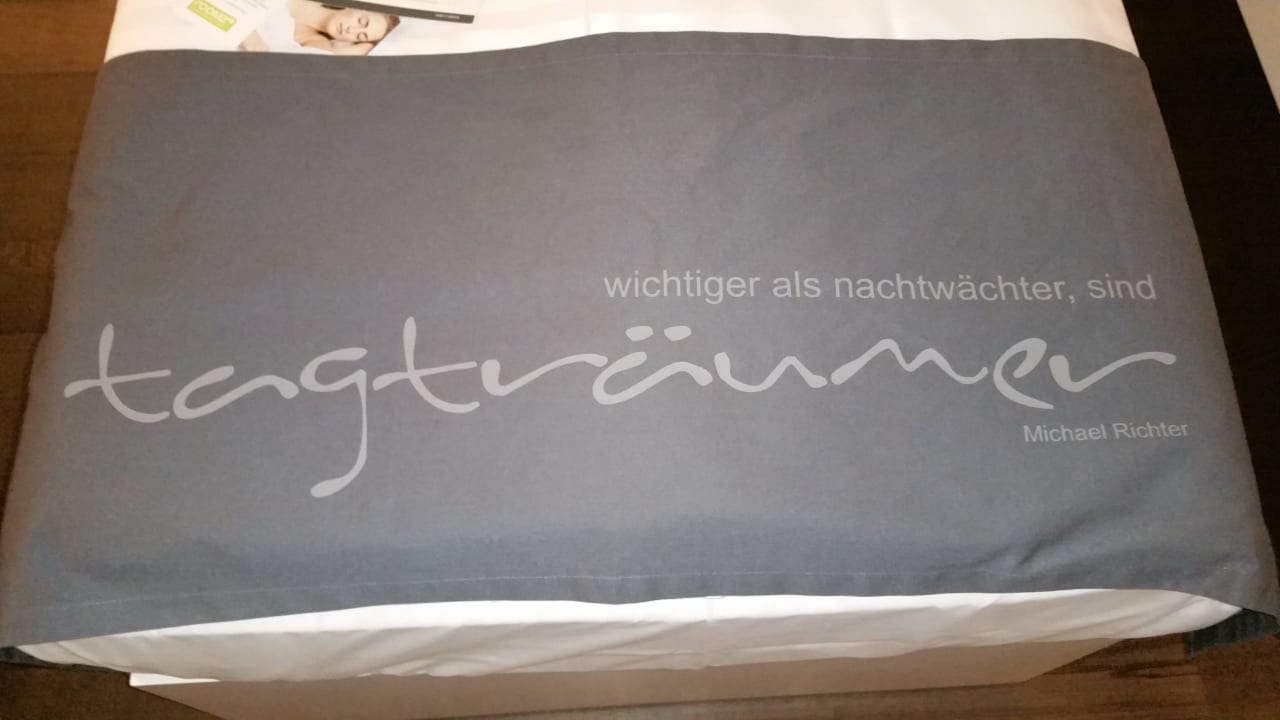 Spruch auf Bett PLAZA INN Wien Gasometer