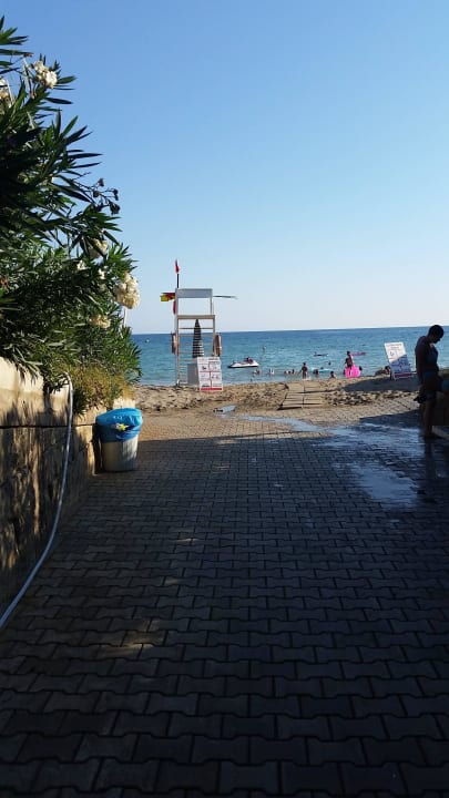 Weg unter die Straße zum Strand Kahya Resort Aqua & Spa