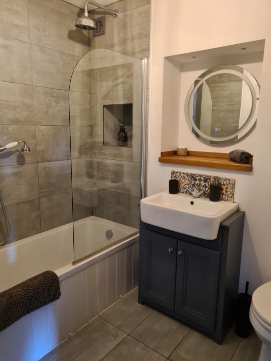 Zimmer Little Elm - luxury home from home, free parking, 30-40 mins walk from Bath city centre