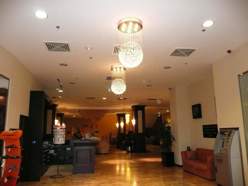 Der Weg zur Rezeption Aquaworld Resort Budapest