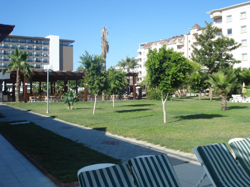 Garten am Pool Hotel Royal Garden Beach
