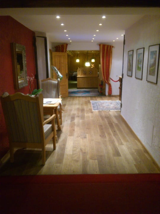 Der Weg zur Rezeption Hotel Hochriegel