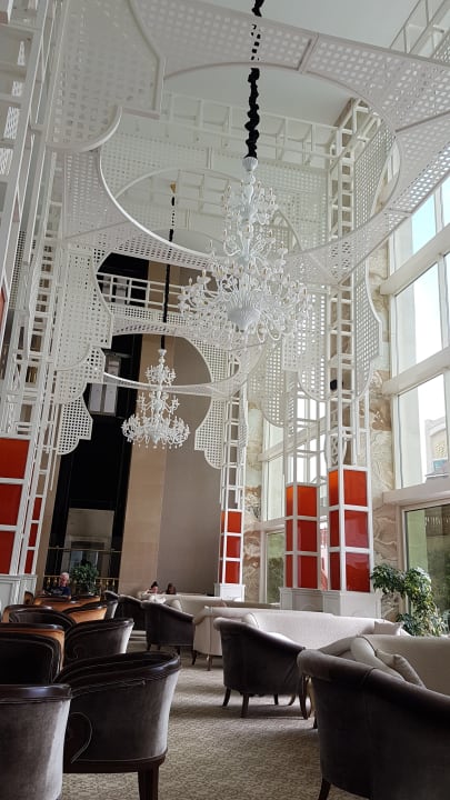 Lobby Well Palace Side