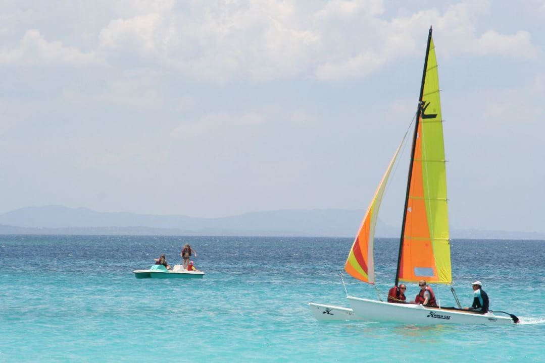 Catamaran segeln oder Tretboot inklusive Hotel Playa Pesquero