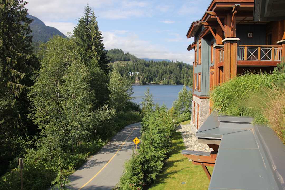 Blick bvom Balkon auf Lake Hotel Nita Lake Lodge