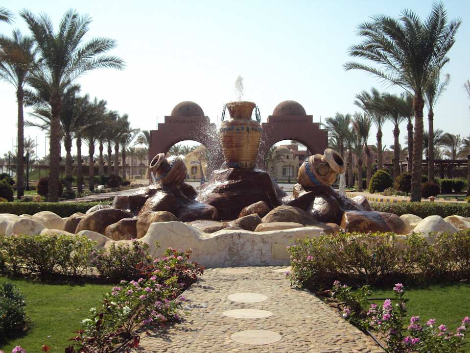 Entree gezien vanuit de receptie Swisstouch Oriental Resort Marsa Alam