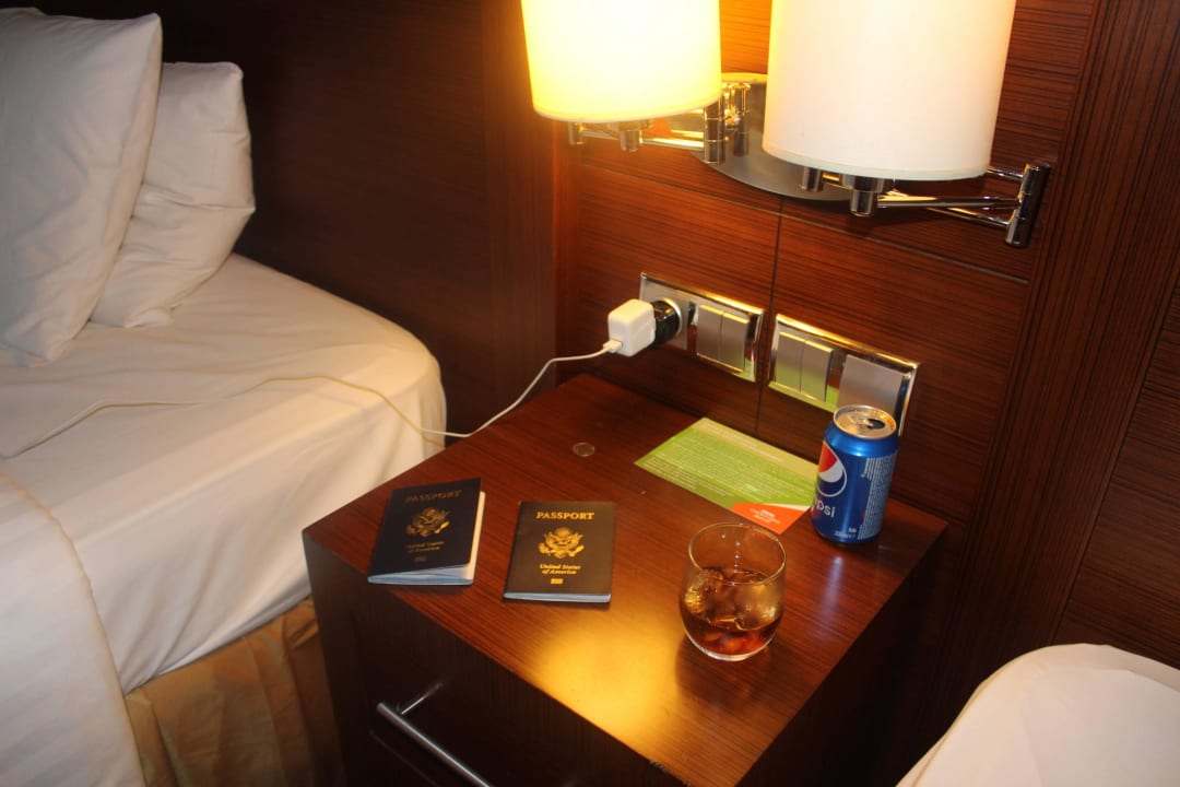 Nightstand Delta Hotels Istanbul West