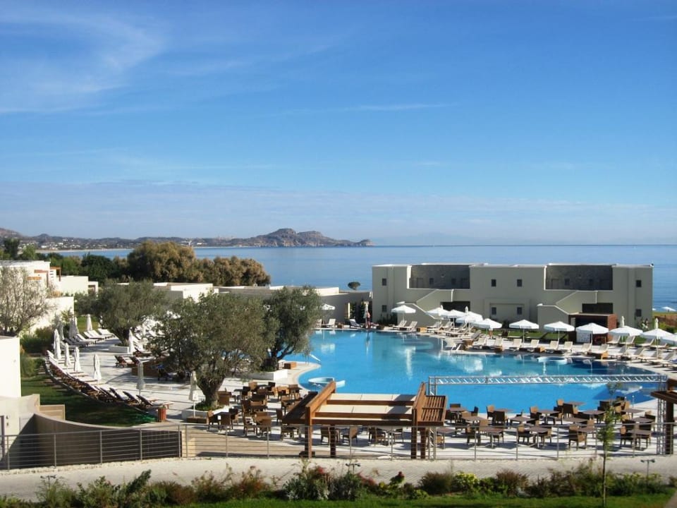 Blick auf Pool und Meer SENTIDO Port Royal Villas & Spa