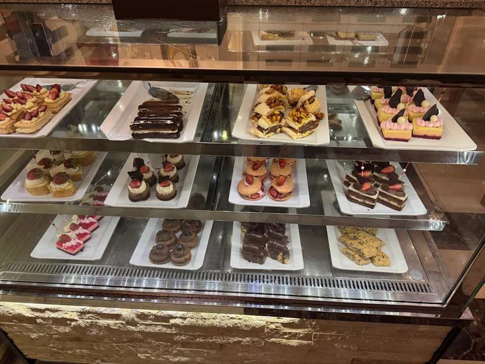 Gastro Saturn Palace Resort Hotel