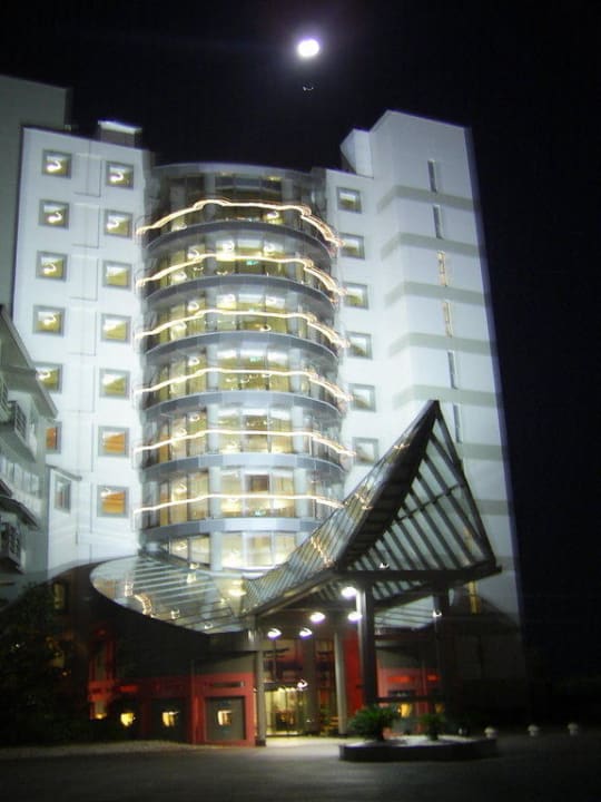 Vorderansicht Hotel bei Nacht Limak Lara Deluxe Hotel & Resort