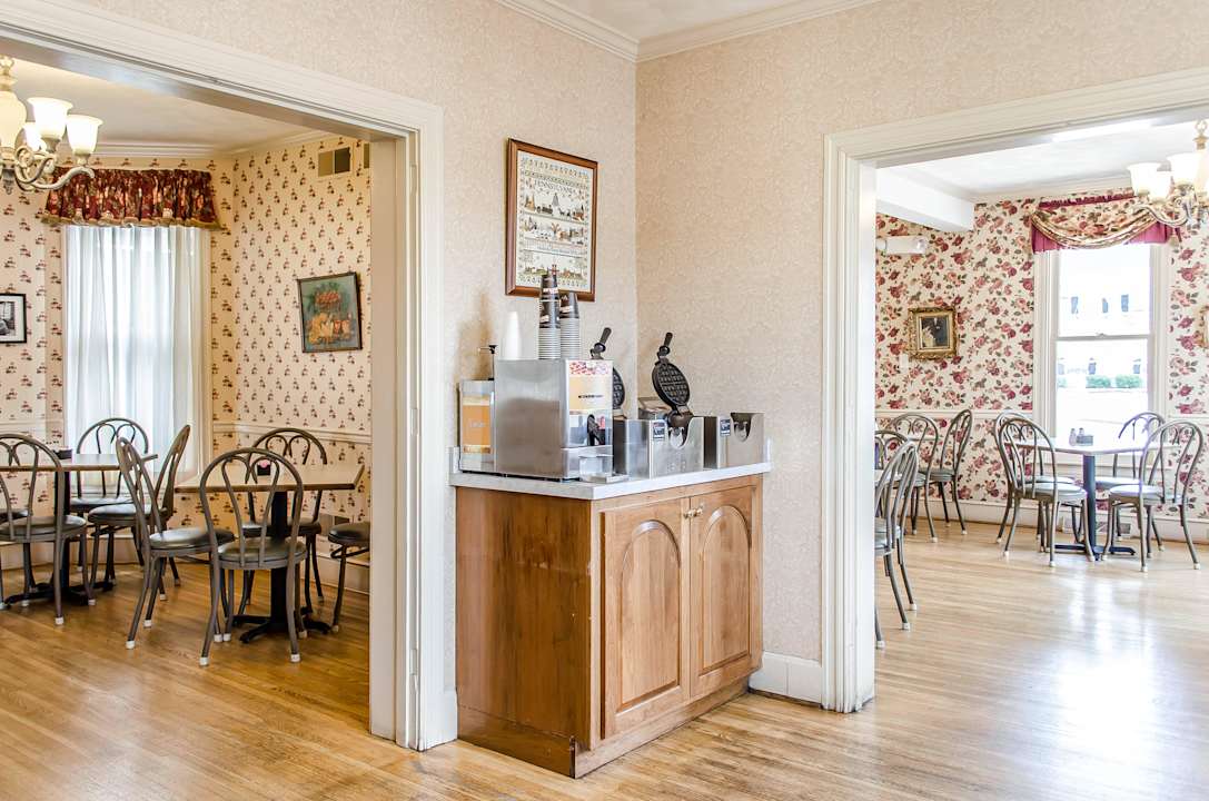 Victorian Breakfast Cottage Quality Inn Gettysburg Battlefield