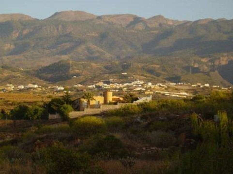 Lage der Finca Arico mit Blick in die Berge Finca Arico
