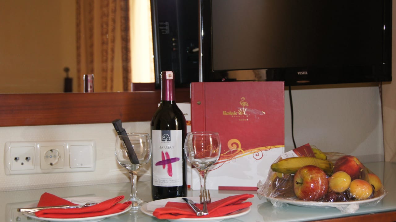 Ein Geschenk auf's Zimmer zum Geburtstag. Belek Beach Resort Hotel